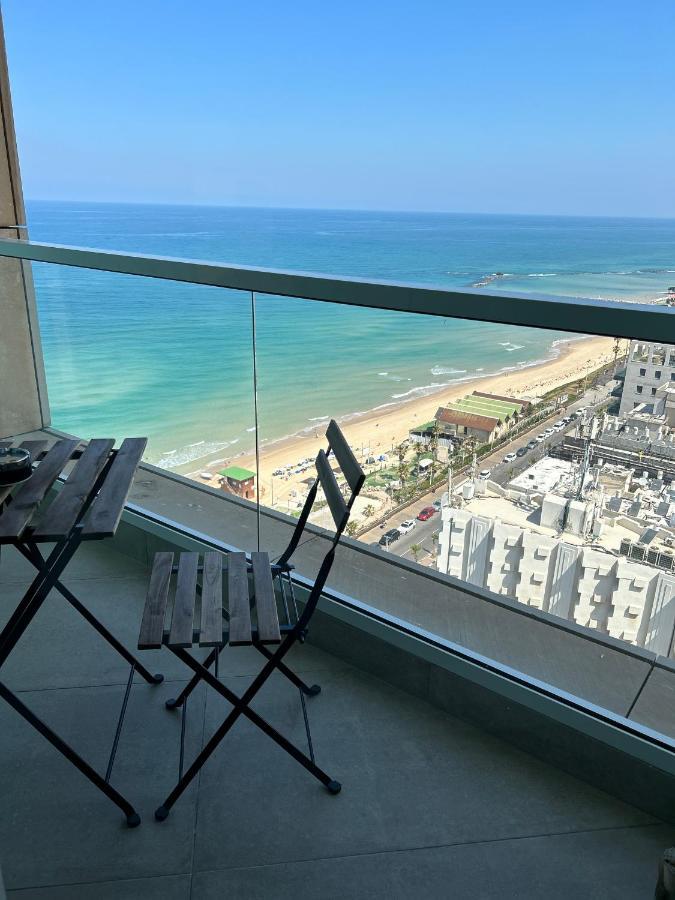 Beachfront Apartment Бат Ям Екстериор снимка