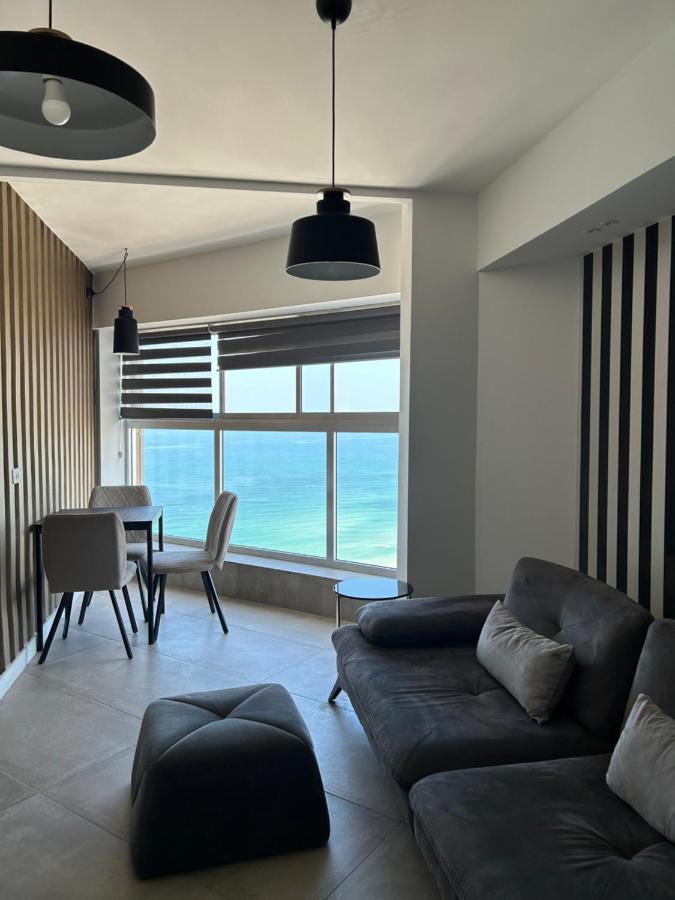 Beachfront Apartment Бат Ям Екстериор снимка